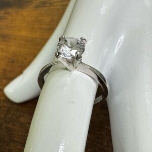 Avon Sterling Silver Solitaire Ring CZ Stone Engagement Style Size 7